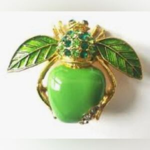 Joan Rivers Granny Big Apple Bee Pin Green